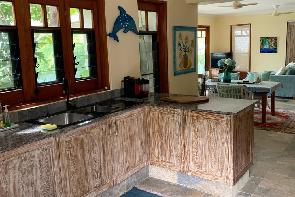 Beachfront Dolphin Cabin Oak Beach Exterior foto